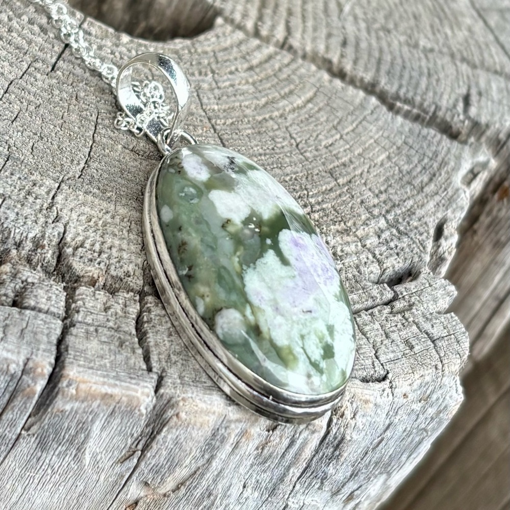 Peace Jade Necklace - Picture 4 of 9